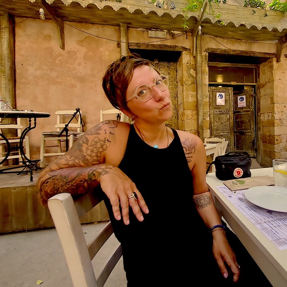 Meet your Posher, Jess - Picture 1 of 1